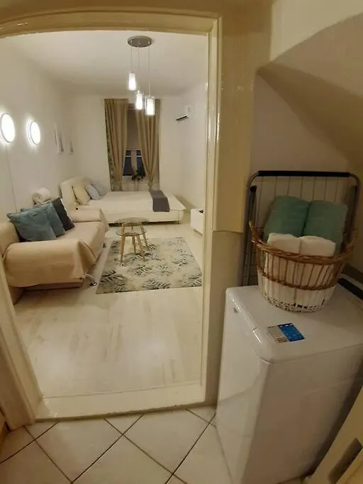 B10 Baross Apartment Budapest Hungary